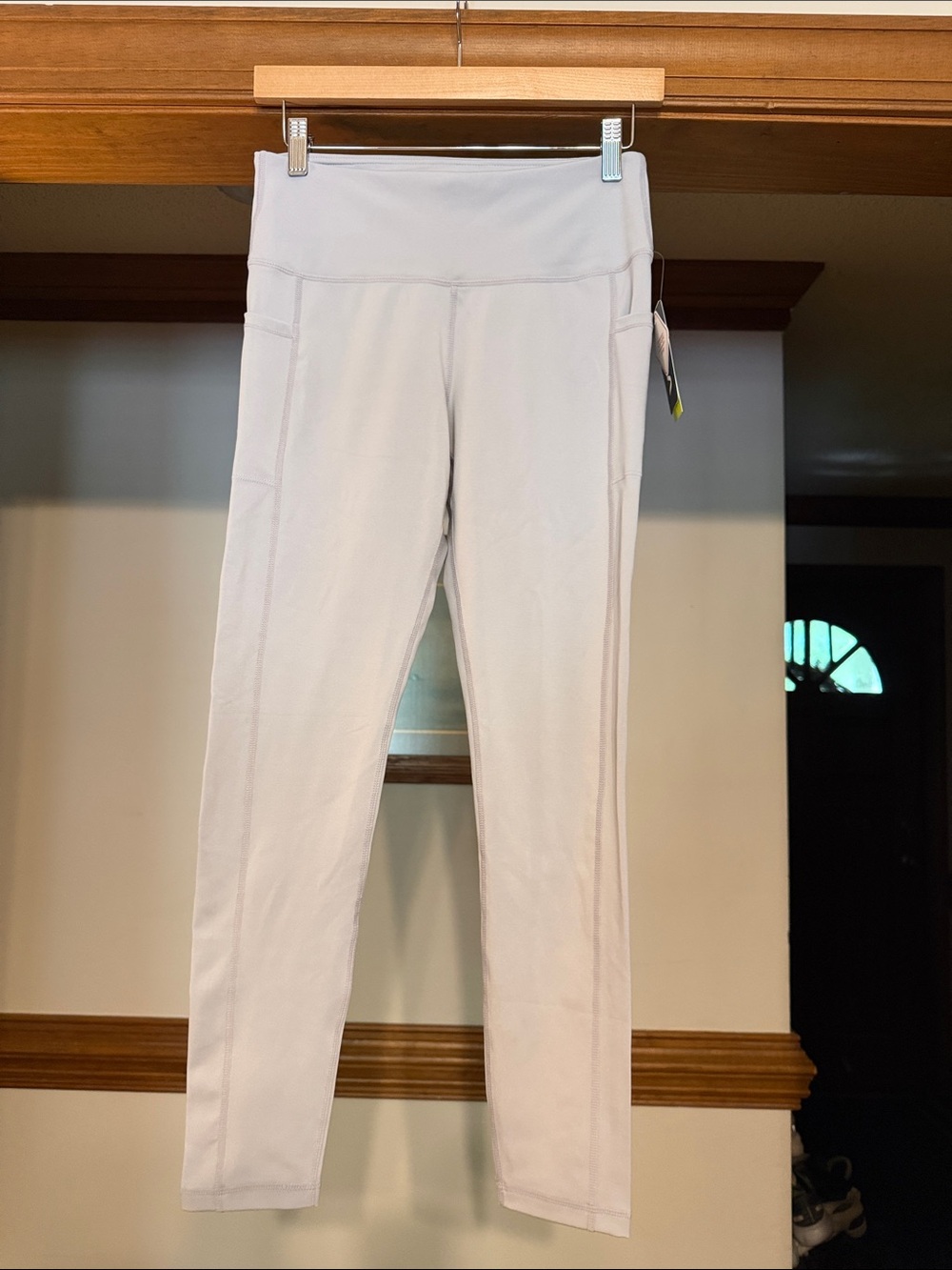 High-Rise Light Gray Active Leggings with Side Pockets